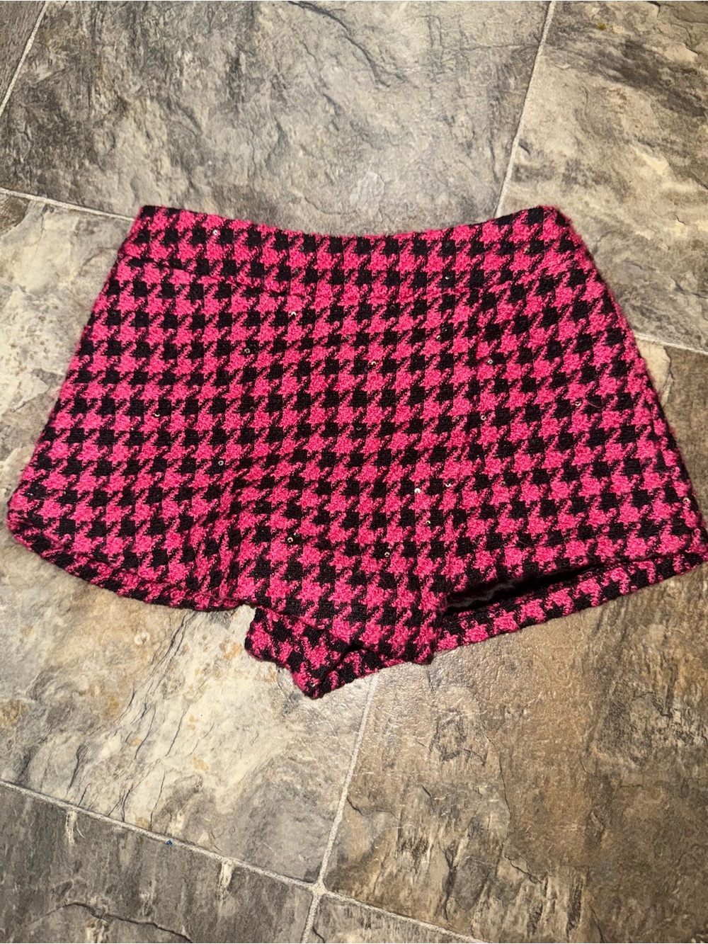 Katie J NYC Hot Pink & Black Houndstooth Skort